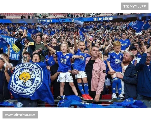 沃特金斯头球绝杀切尔西后，维拉球迷看台陷入狂欢